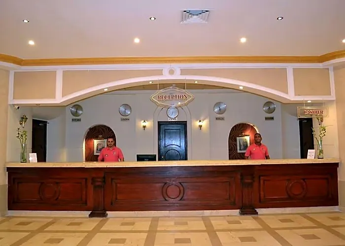 Dexon Roma & Aqua Park Szálloda 3*